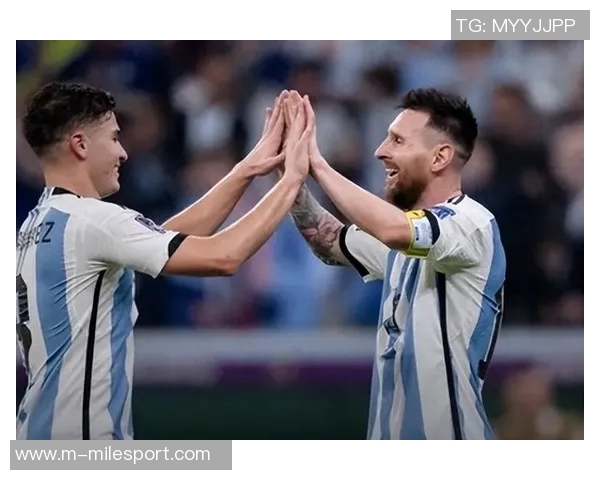 特雷泽盖与梅西同框合影致敬足球历史无可争议的第一人梅西 特雷泽盖与梅西同框合影致敬足球历史无可争议的第一人梅西